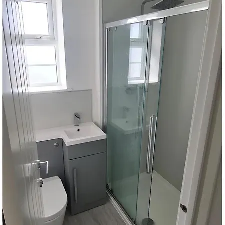 7bed Modern House With 5 Bathrooms And Garden *